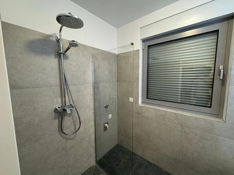 Rooftop Apartment With Balcony & Free Parking Wenen Buitenkant foto