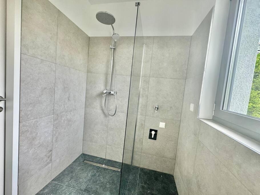 Rooftop Apartment With Balcony & Free Parking Wenen Buitenkant foto