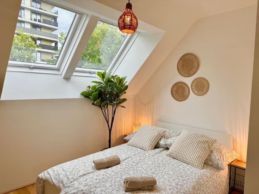 Rooftop Apartment With Balcony & Free Parking Wenen Buitenkant foto