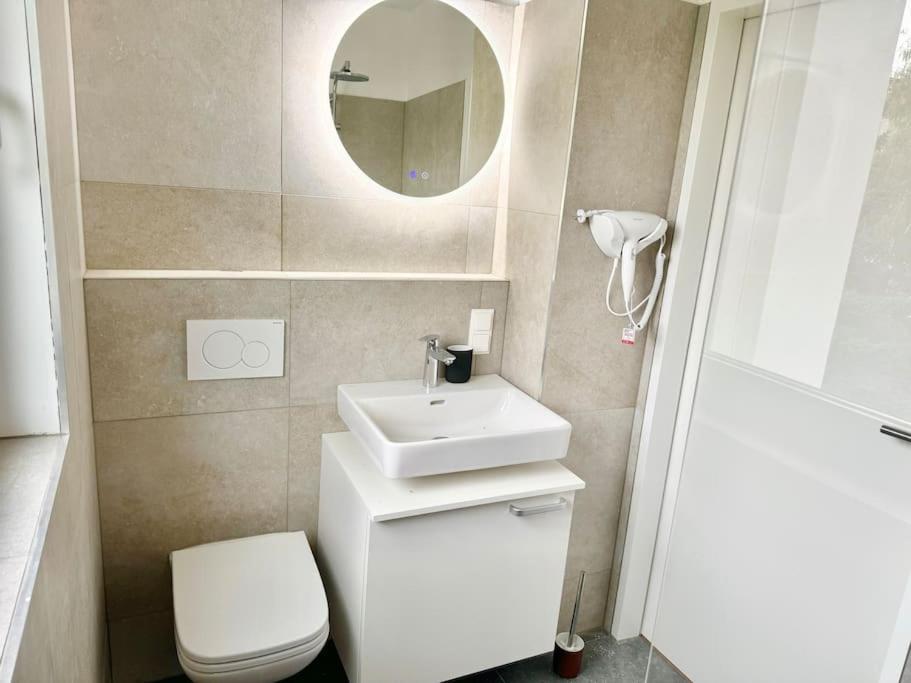 Rooftop Apartment With Balcony & Free Parking Wenen Buitenkant foto